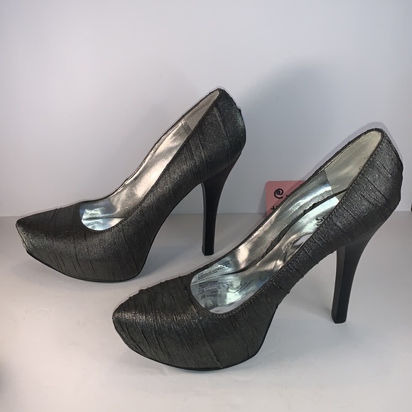 Privilege 8M Pewter Heels Carlos Santana - Picture 4 of 16